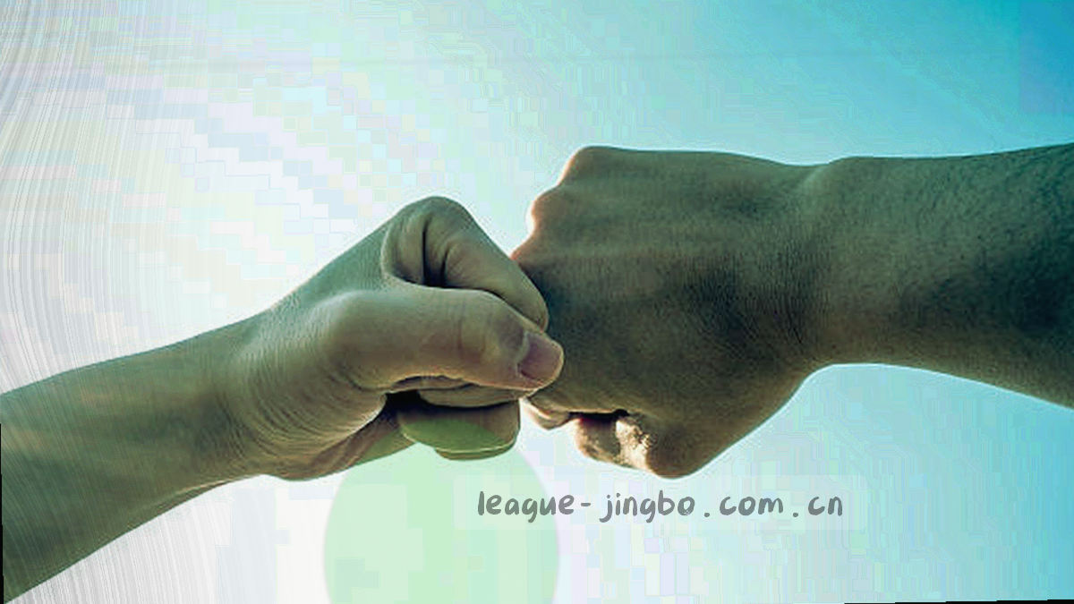 深色底的联赛索引导航面板与荧光青标签